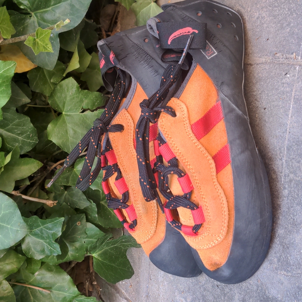 Red Chili Climbing Shoes Unisex Euro 40 Men's 7.5 Women's 9.5